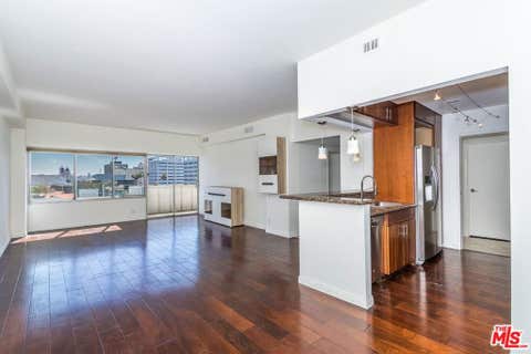 Photo of 7135 Hollywood Boulevard #606, Los Angeles, CA 90046 (MLS # 26867573)