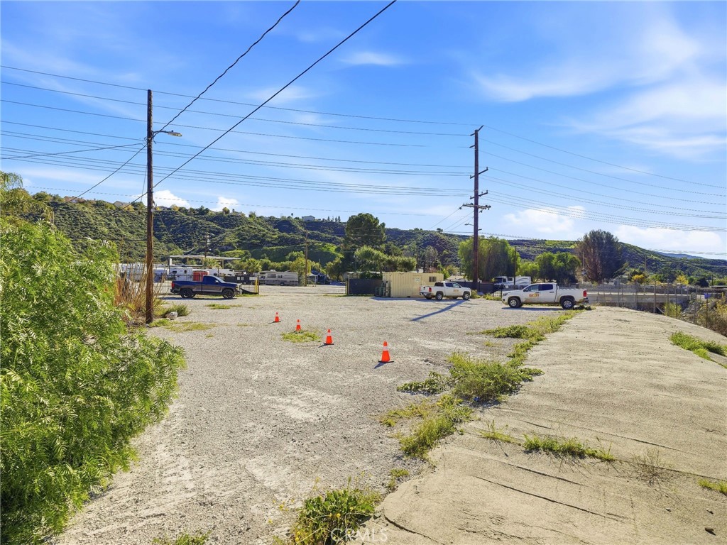 17559 Sierra Highway