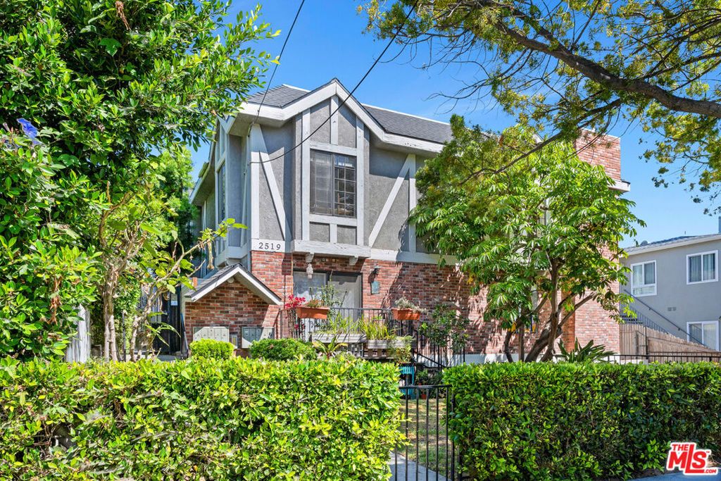 Photo of 2519 Kansas Avenue #107, Santa Monica, CA 90404 (MLS # 25569671)