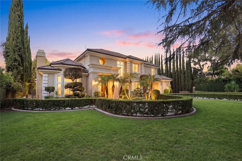 41 W Las Flores Avenue