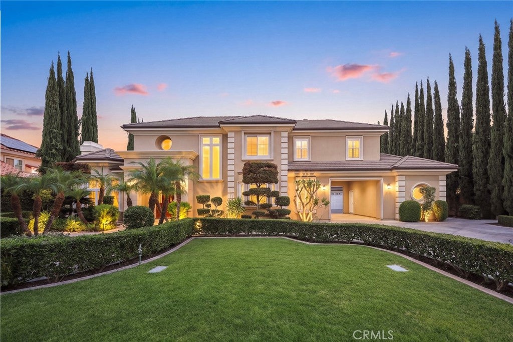 41 W Las Flores Avenue