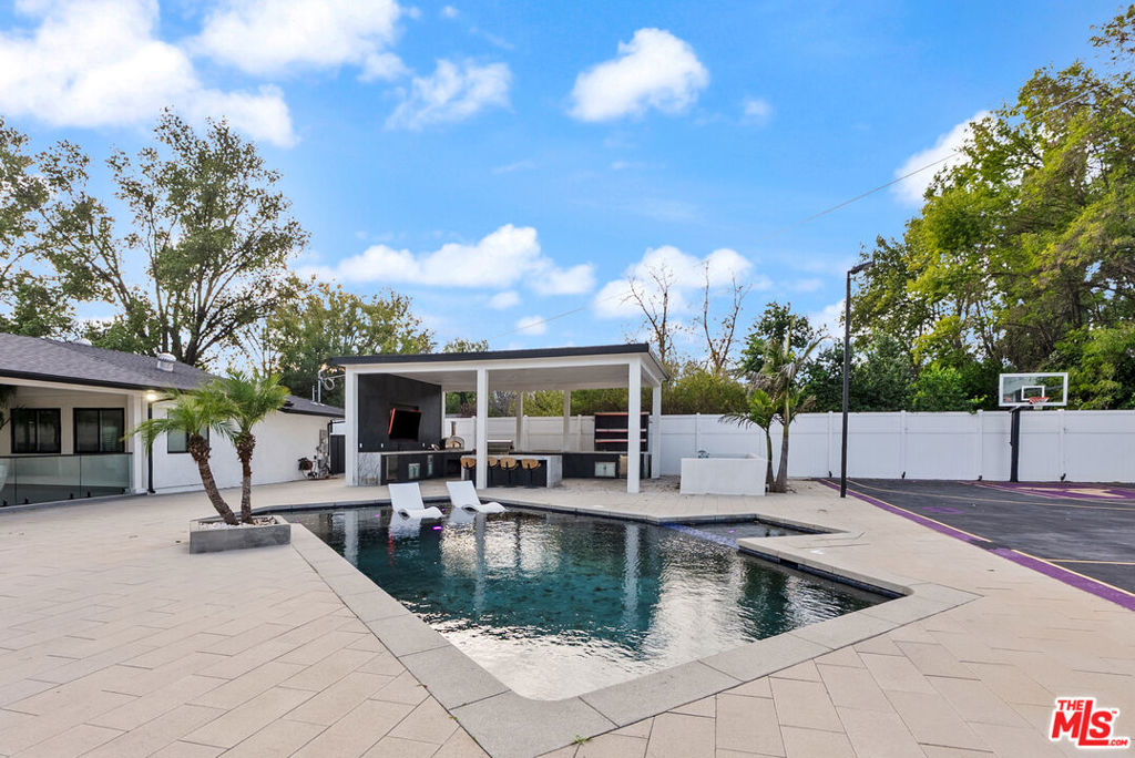 17211 Parthenia Street