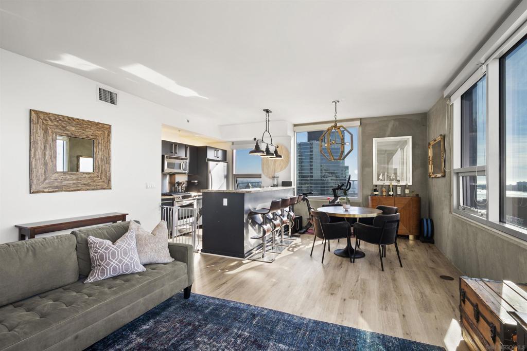 321 10th Ave. 2208