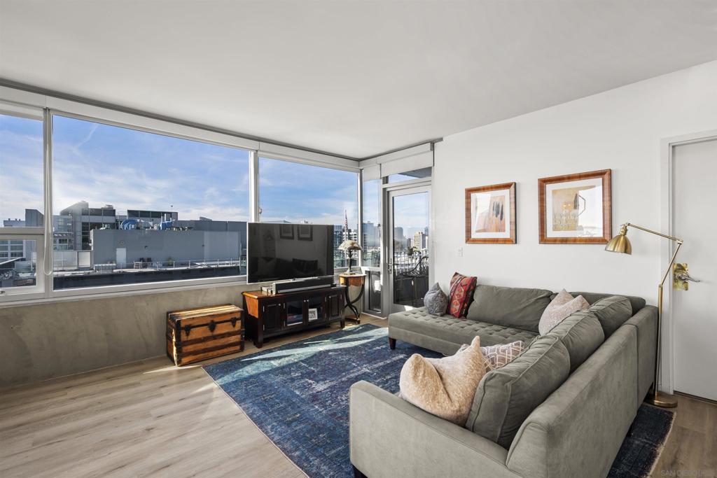 321 10th Ave. 2208