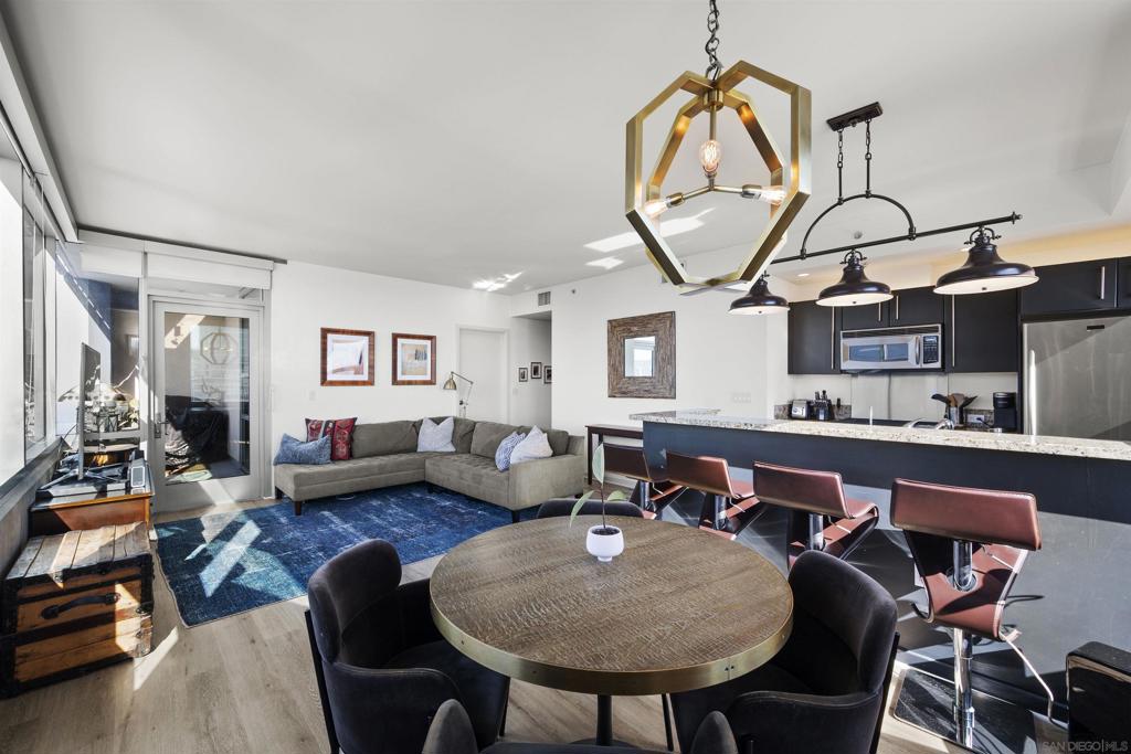 321 10th Ave. 2208