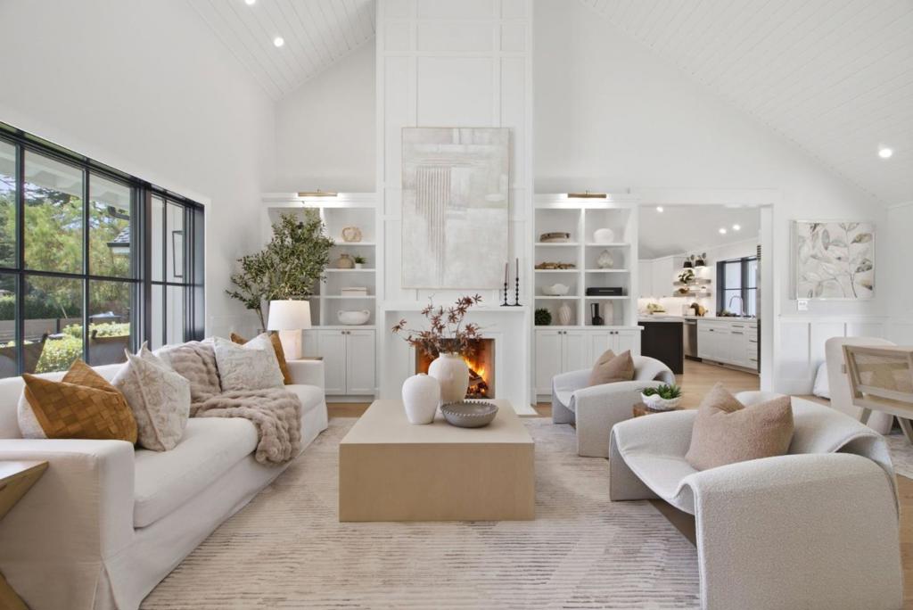 1052 Echo Drive