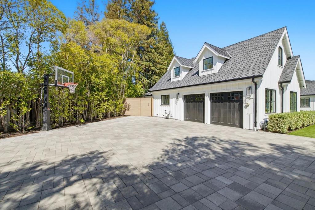 1052 Echo Drive