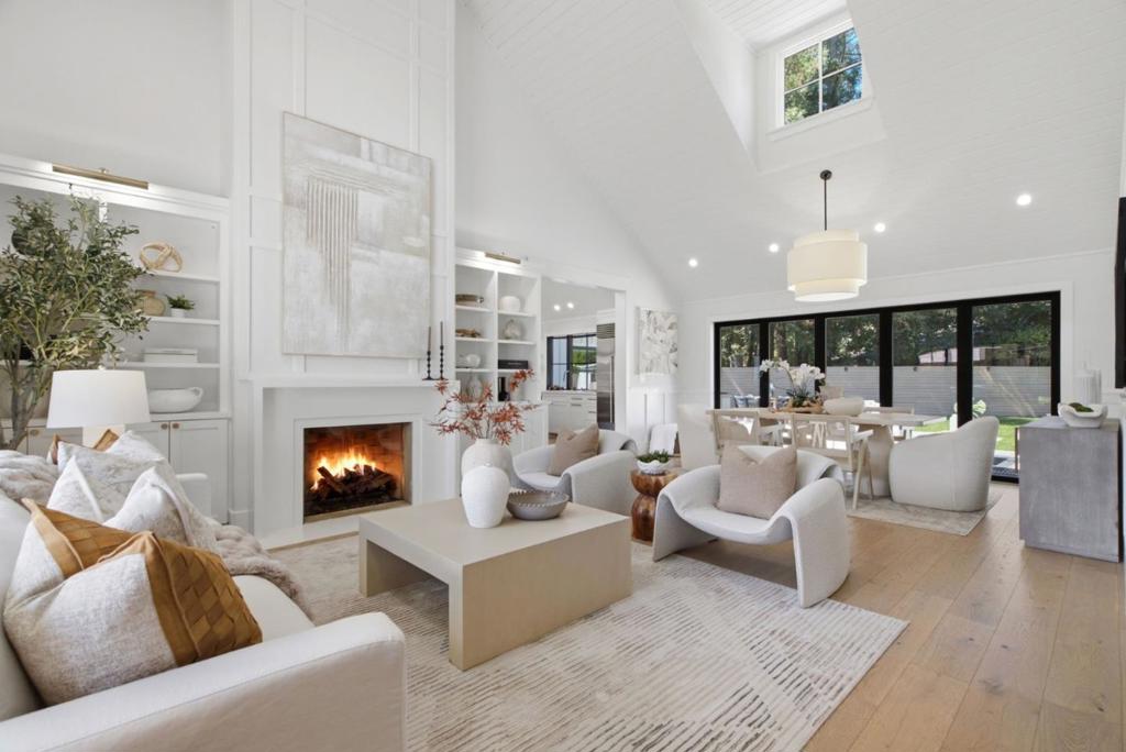 1052 Echo Drive