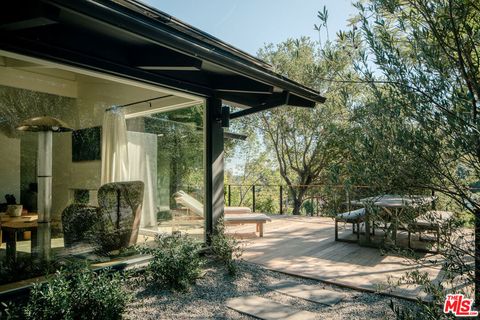 737 Halliday Avenue Los Angeles CA 90049