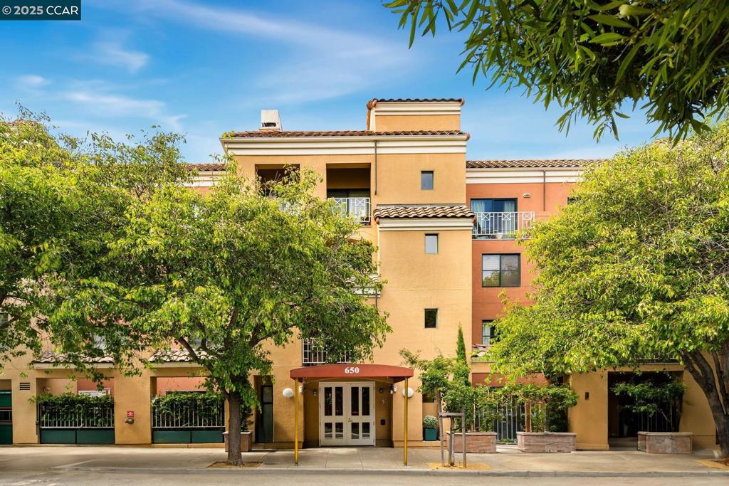 Properties 1 650 Chestnut Street 205