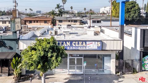 Photo of 115 N Fairfax Avenue, Los Angeles, CA 90036 (MLS # 25619573)