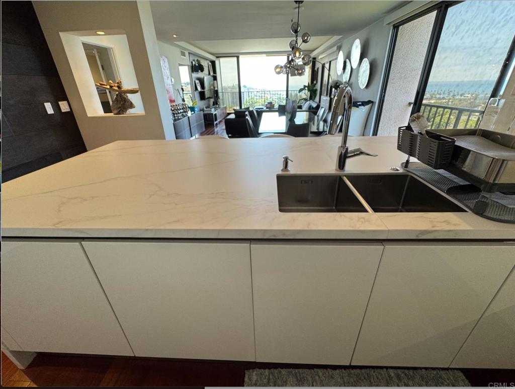 2500 Torrey Pines Road 805