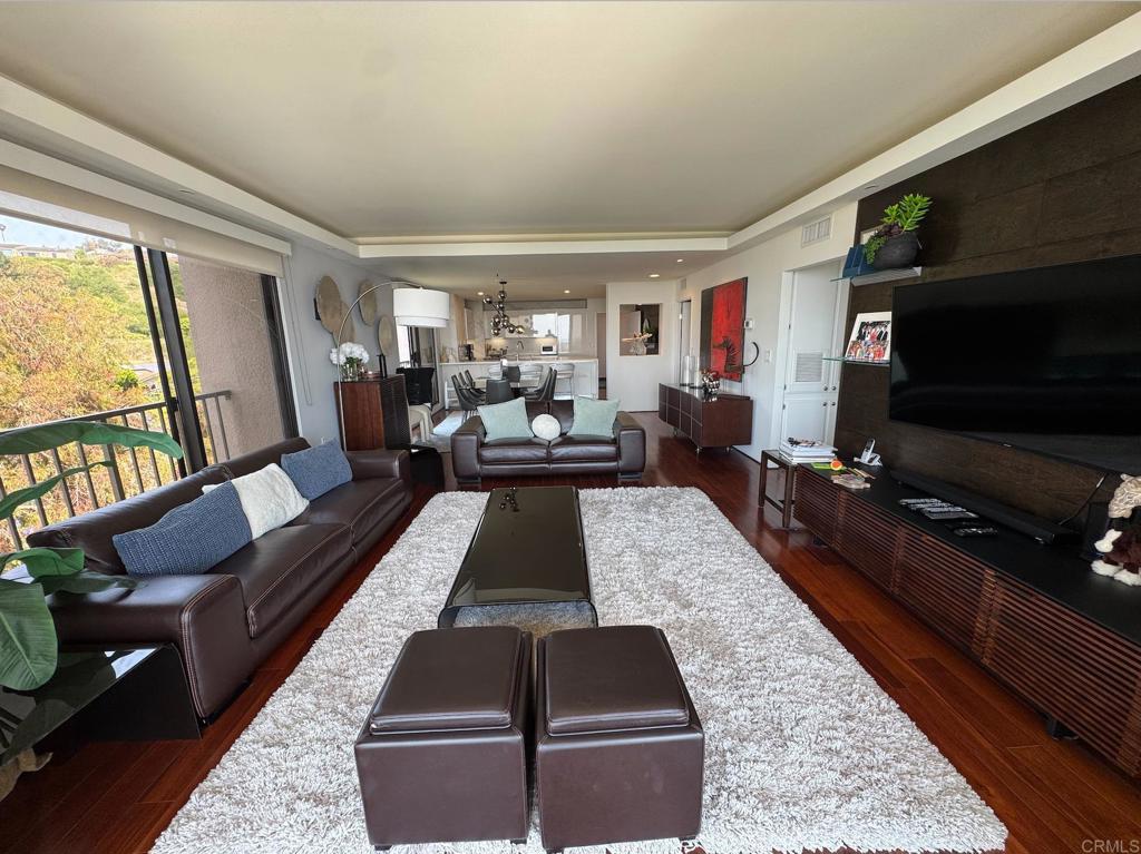 2500 Torrey Pines Road 805