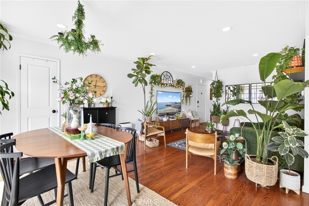 907 E Ocean Boulevard