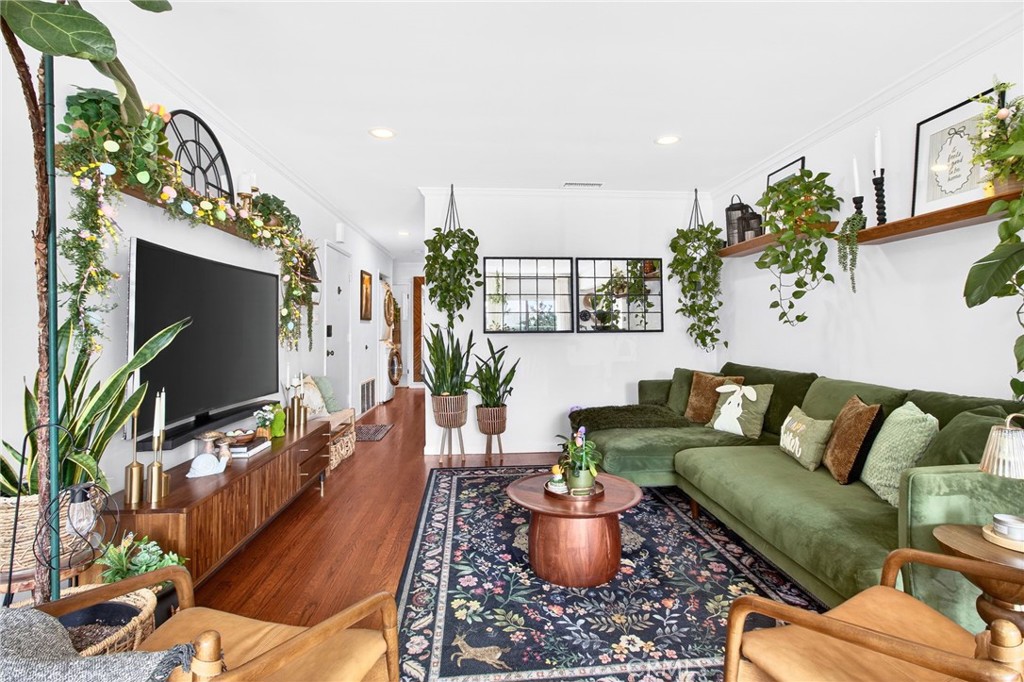 907 E Ocean Boulevard