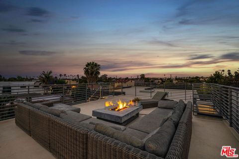 Photo of 716 Brooks Avenue, Venice, CA 90291 (MLS # 26830461)