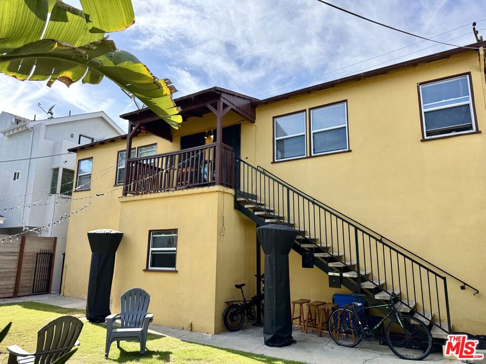2005 Oak Street