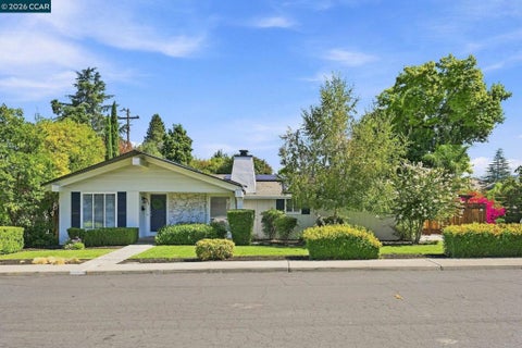 Photo of 608 Banyan Ln LN, Walnut Creek, CA 94598 (MLS # 41147809)