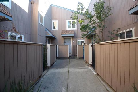 Tiny photo for 3901 3901 Clayton Rd Rd #25, Concord, CA 94521 (MLS # 41124770)