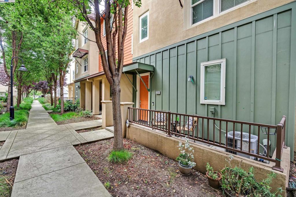 BURBANK - Residential