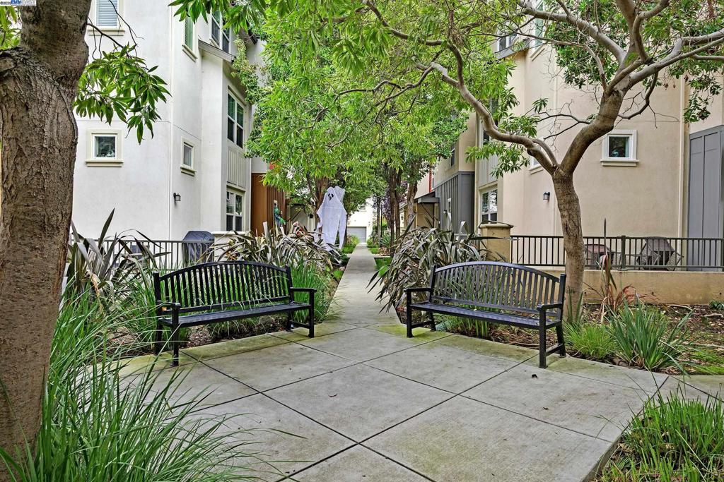 BURBANK - Residential