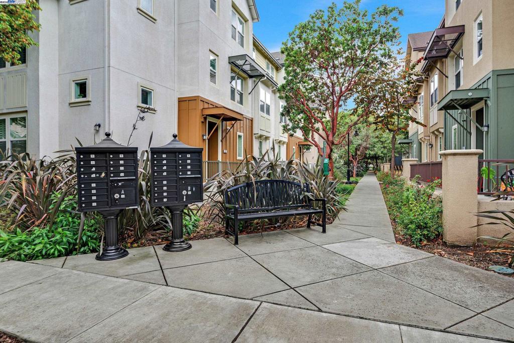BURBANK - Residential