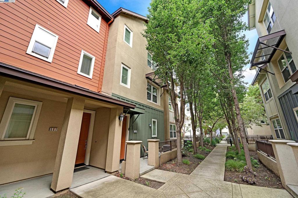 BURBANK - Residential
