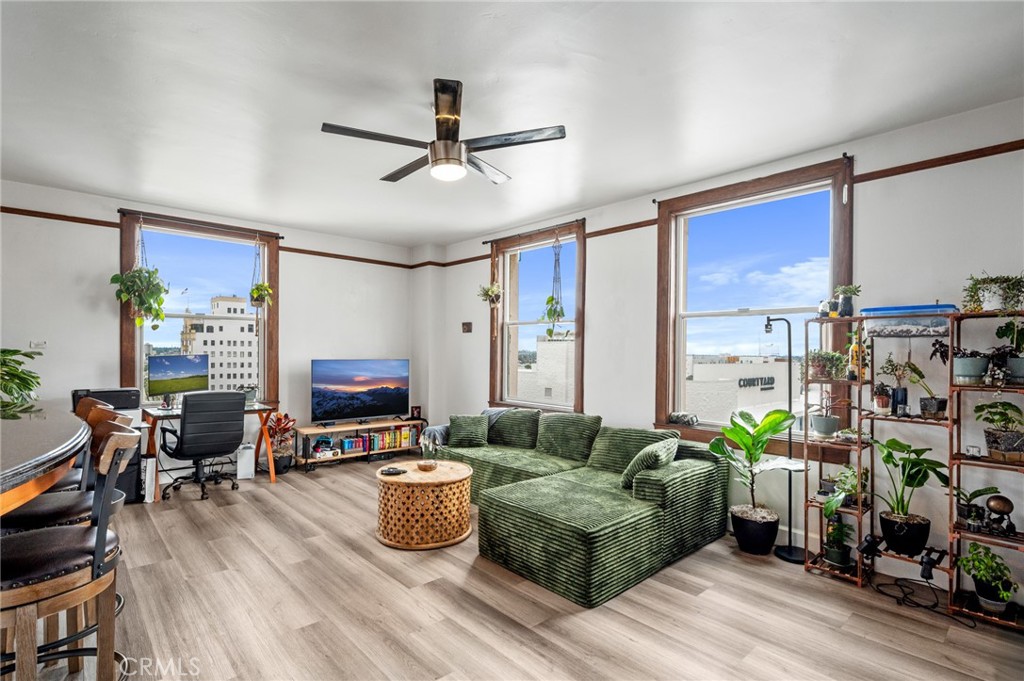 455 E Ocean Boulevard 911