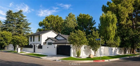 Photo of 5509 Oakdale AVE, Woodland Hills, CA 91364 (MLS # DW26221843)