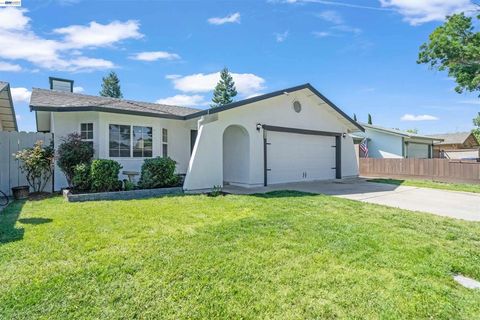 Photo of 913 Inez Dr DR, Modesto, CA 95351 (MLS # 41134944)
