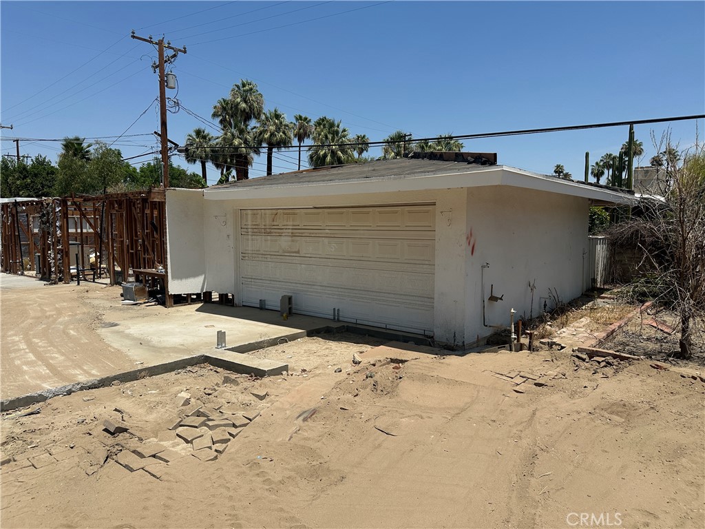 Investors and Future home owners, build your dream home in the heart of Palm Springs. Incredible mountain views and a foundation for a new home. This failed construction project is ready for a new owner. Bring all offers! Excellent location.