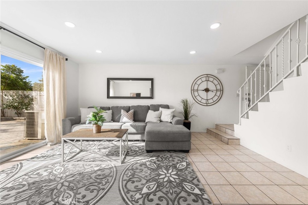 643 S College Avenue