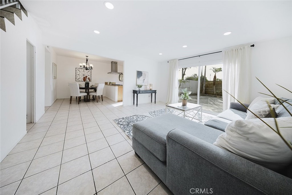 643 S College Avenue