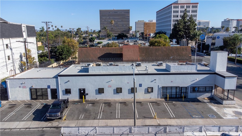 1327 N Main