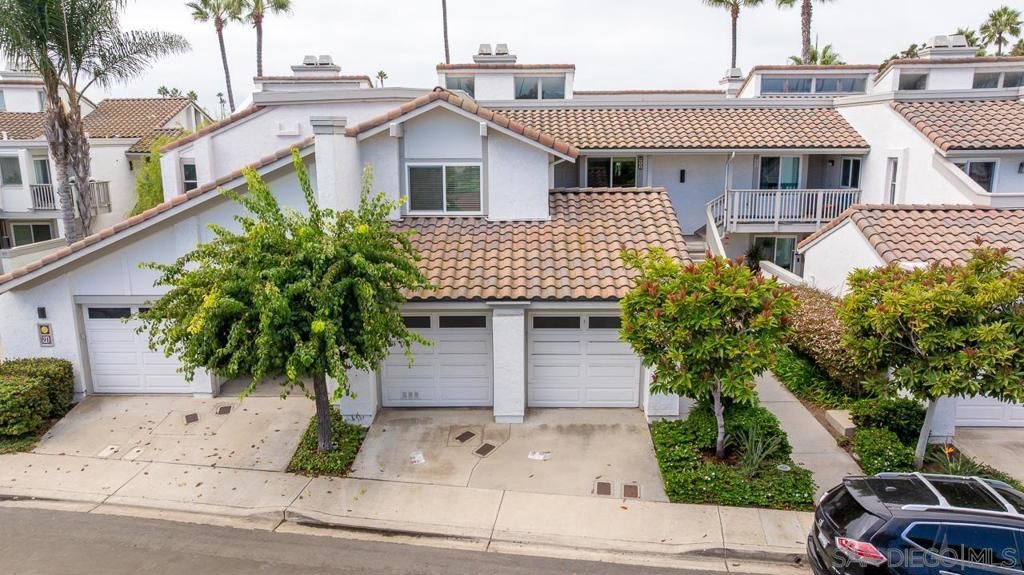 Photo of 94 Kingston Ct W, Coronado, CA 92118 (MLS # 250040851SD)
