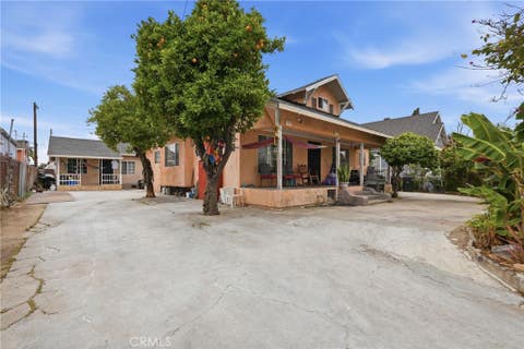 Photo of 1472 W 37th Street, Los Angeles, CA 90018 (MLS # DW26108134)