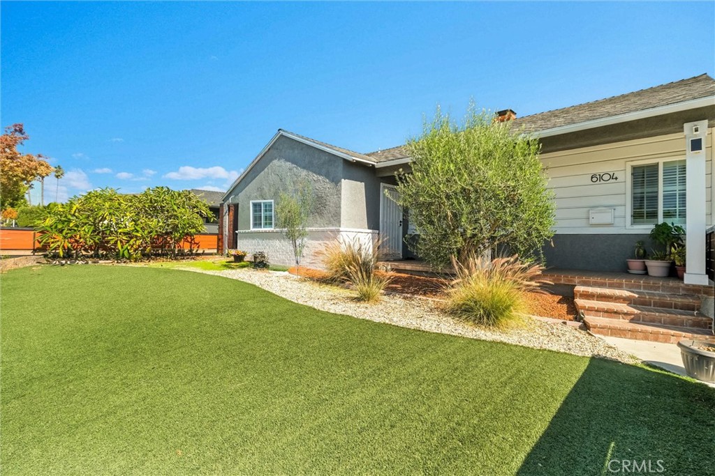 6104 S La Cienega