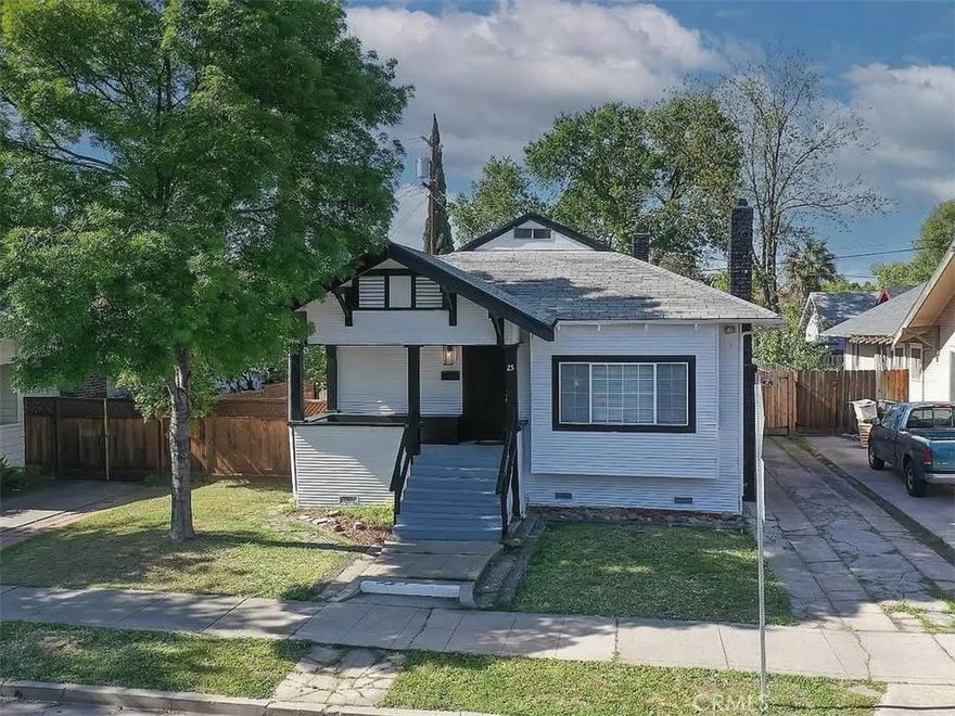 Notice of default filed on this cute little 2 bedroom cottage and walking distance to the Miracle Mile a local favorite neighborhood featuring shopping, dining, entertainment, and arts in a pedestrian-friendly district, American Legion Park, nearby Schools and public transportation