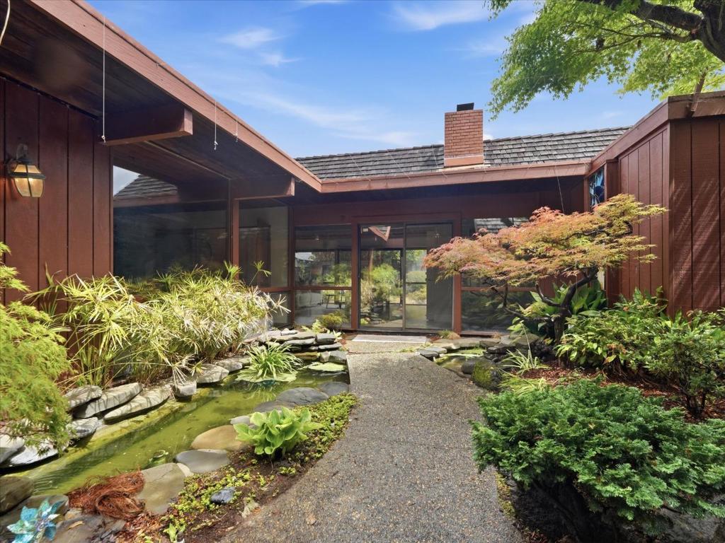 327 Hawthorne Avenue