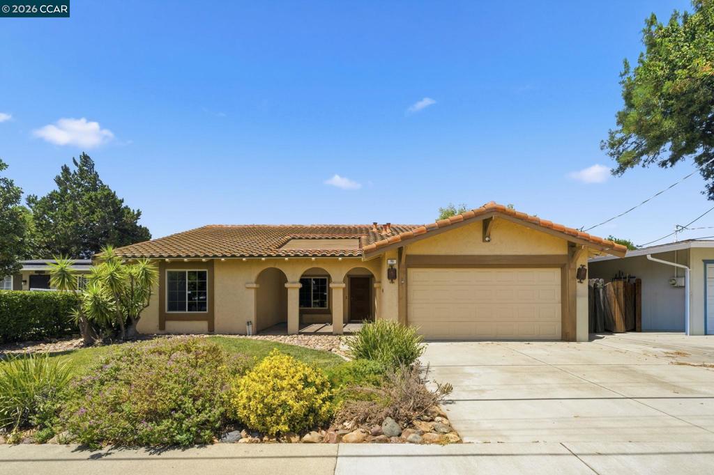 72 W Lake Dr