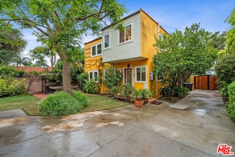 Photo of 828 N Crescent Heights Boulevard, Los Angeles, CA 90046 (MLS # 26985843)