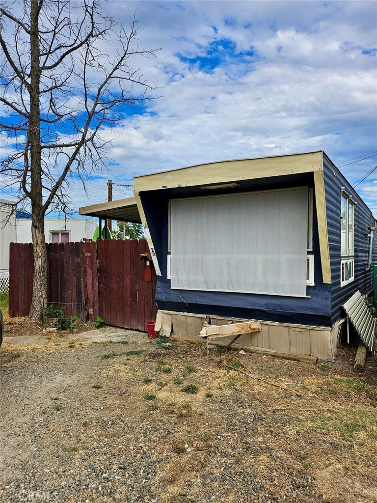 This cozy 1-bedroom, 1-bathroom mobile home offers the perfect blend of comfort, convenience, and affordability. Recently updated with fresh paint and new flooring, this inviting space is ready for you to move right in!
Located in the Oro River Mobile Home Park just minutes from town, you'll enjoy easy access to shopping, dining, and all the amenities of city living while still being nestled in a peaceful community. The home features a fenced backyard, ideal for pets, gardening, or relaxing outdoors. Best of all, animals are welcome, so your furry friends can enjoy the space too!
