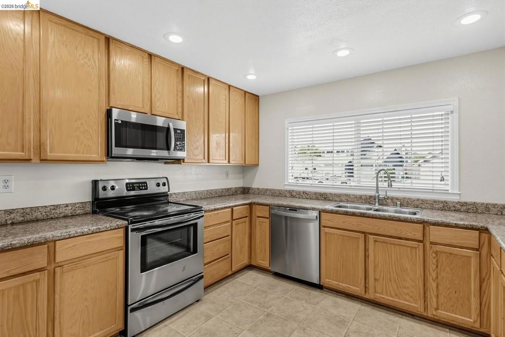 6588 Jade CT