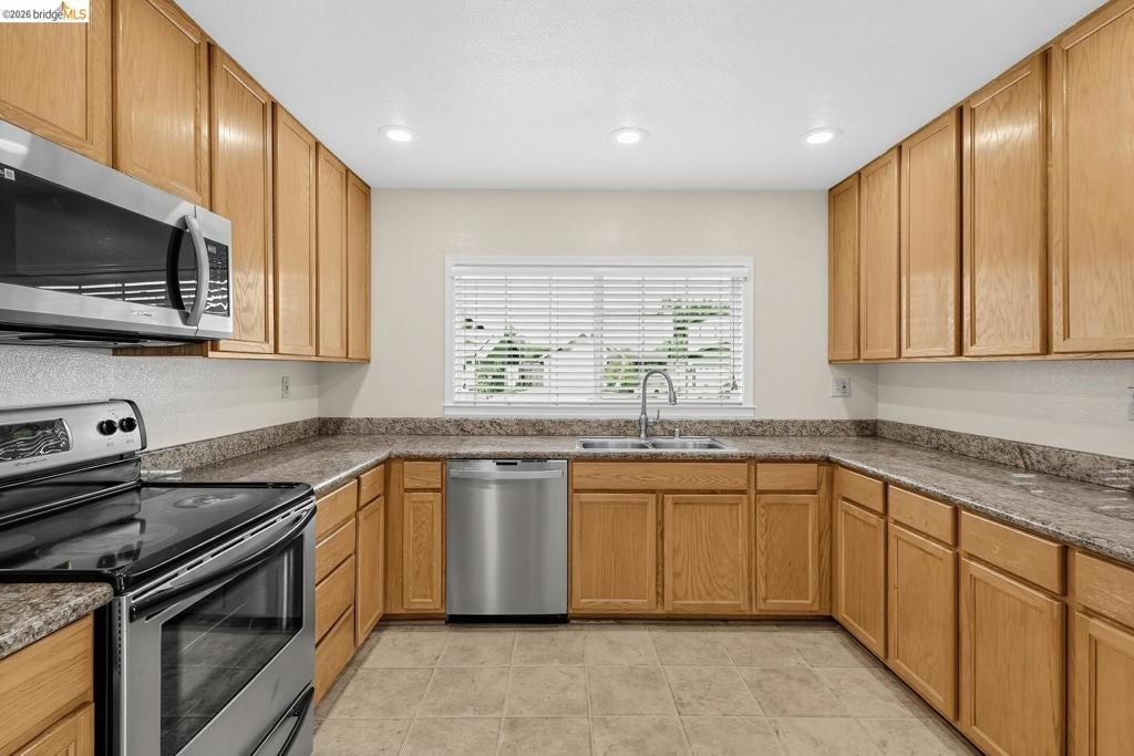 6588 Jade CT