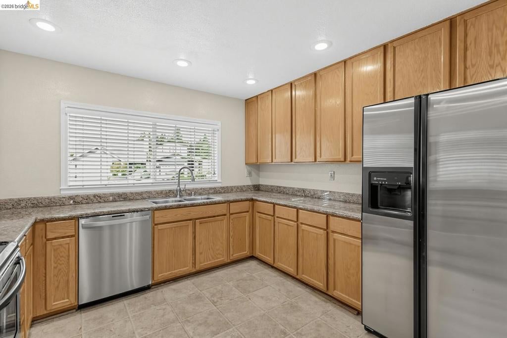 6588 Jade CT