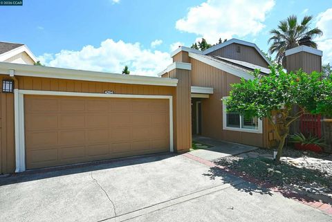 Photo of 4284 Dubhe Ct Ct, Concord, CA 94521 (MLS # 41133110)