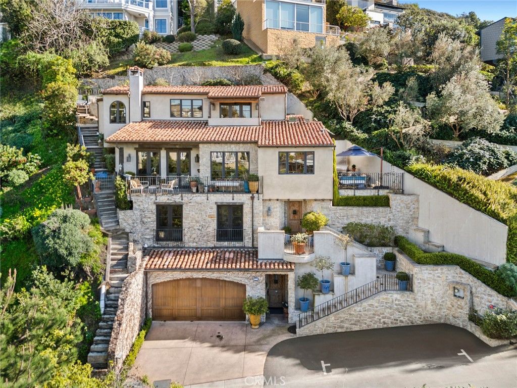 Photo of 2100 Crestview Drive, Laguna Beach, CA 92651 (MLS # LG26004562)