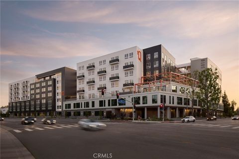 Photo of 21010 Erwin Street #855, Woodland Hills, CA 91367 (MLS # SR26049877)