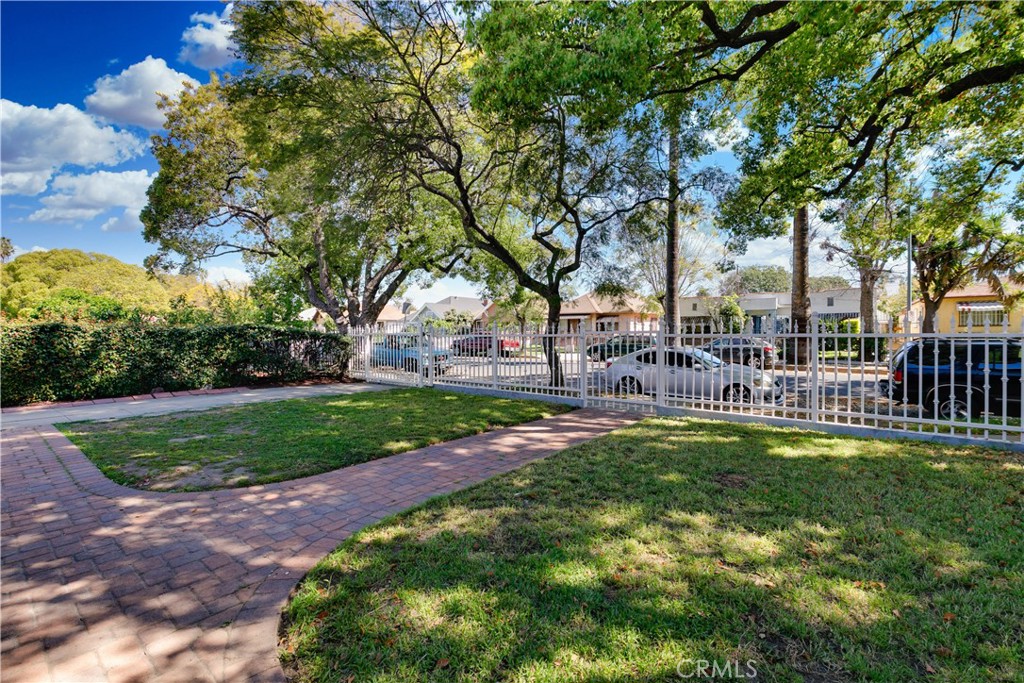 2947 S Hobart