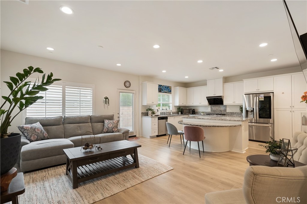 7194 Crescrendo Lane